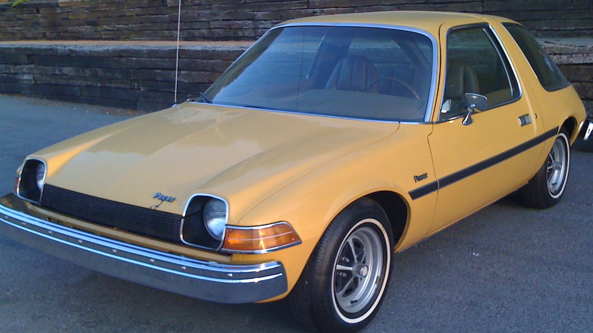 File:1975 AMC Pacer base model frontleftside.jpg
