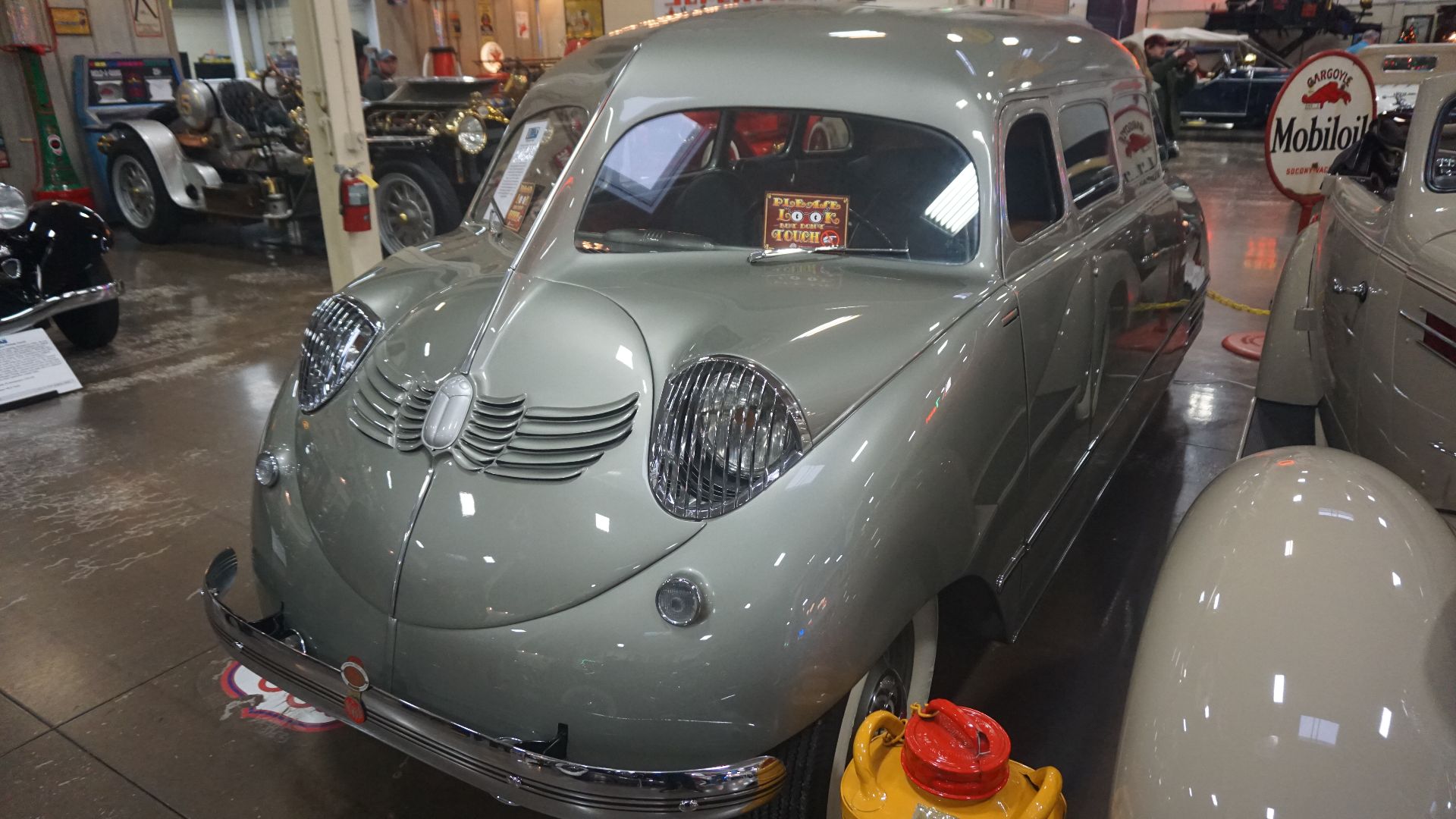 File:Stahls Automotive Collection December 2021 073 (1935-36 Stout Scarab).jpg