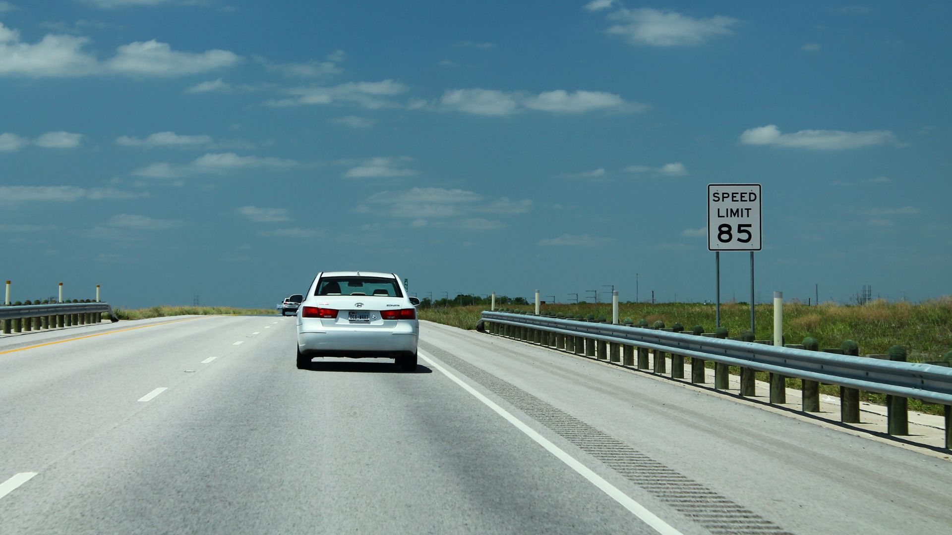 File:85 miles per hour speed limit on Texas highway 130.jpg