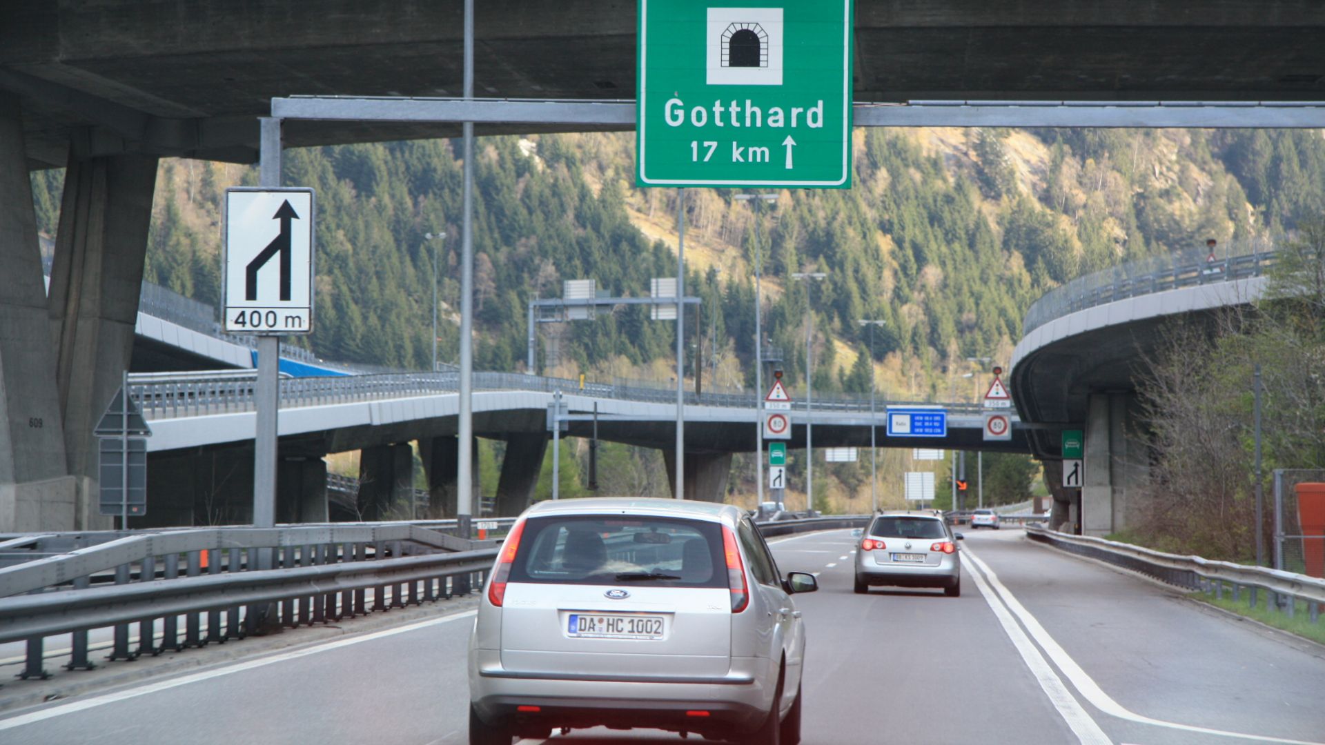 File:Gotthard Road Tunnel Switzerland (from nord).jpg