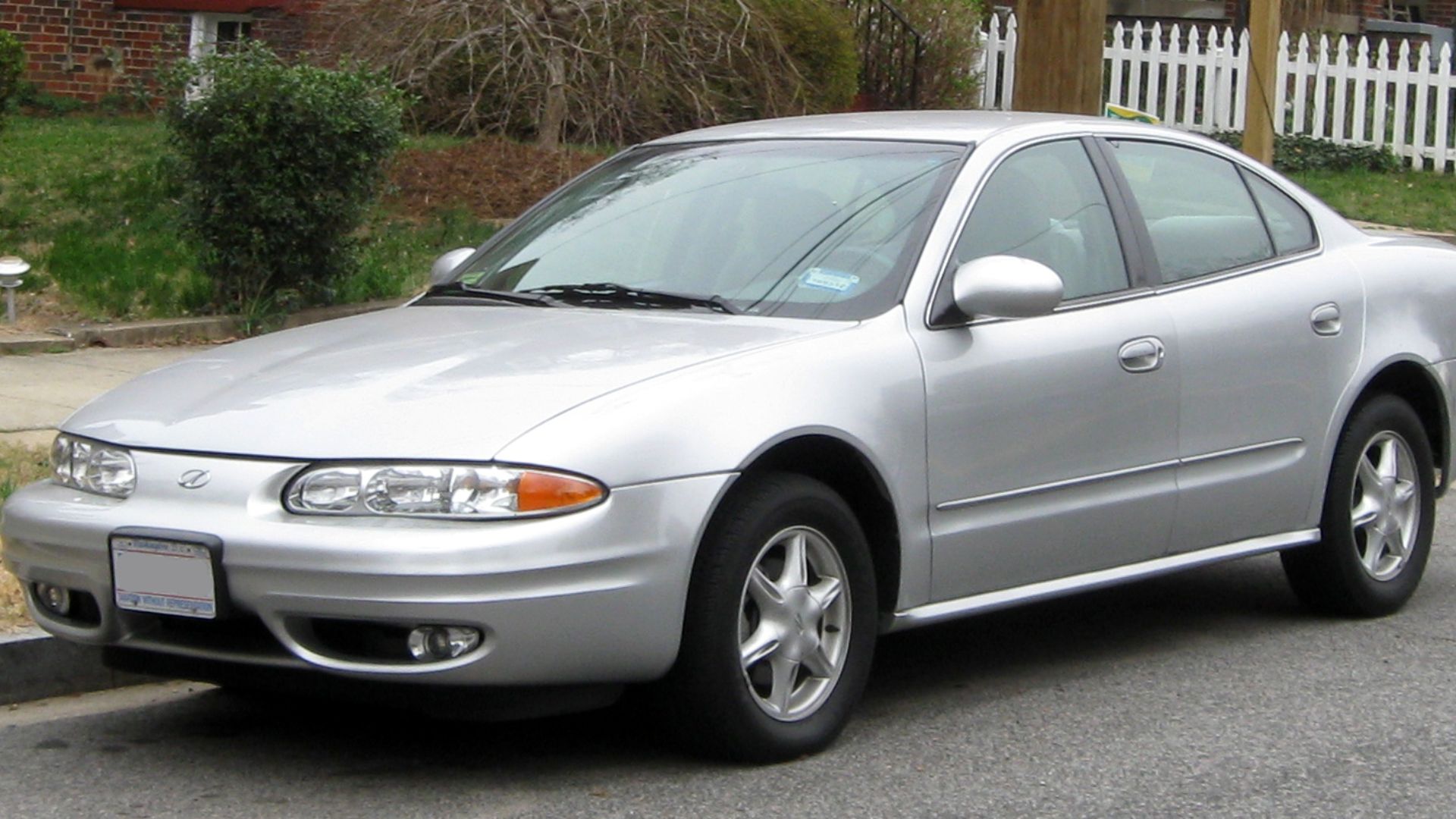 File:Oldsmobile Alero sedan -- 03-16-2012.JPG