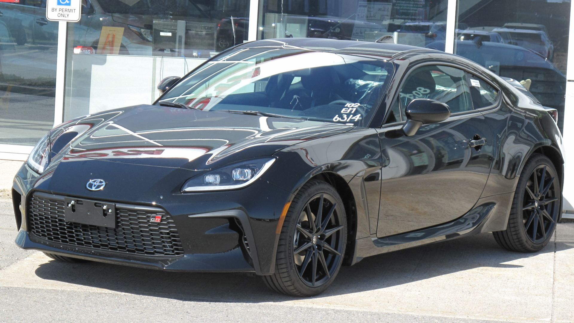 File:2022 Toyota GR86 Premium in Raven, Front Left, 05-08-2022.jpg