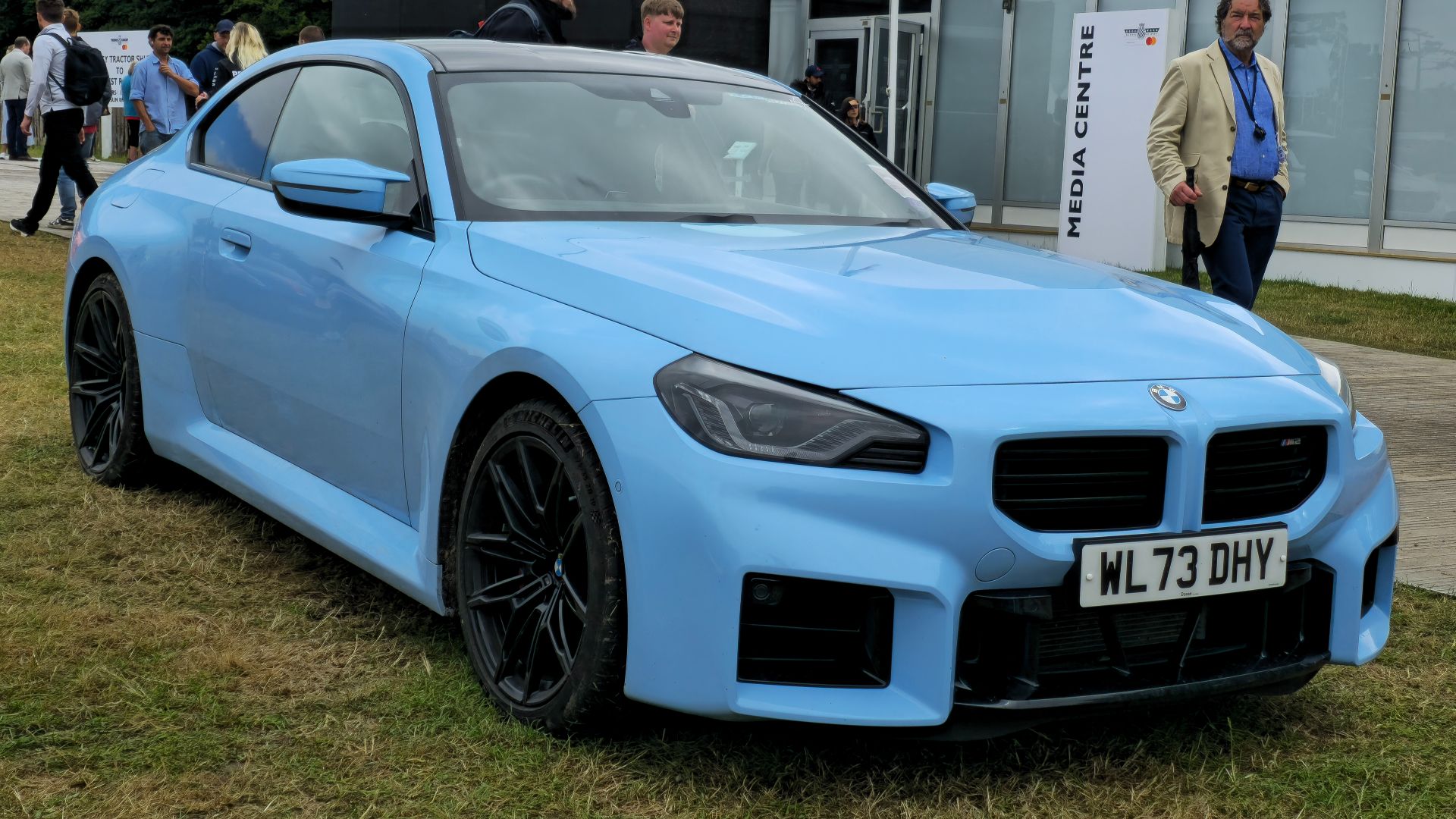 File:2024 BMW M2 Auto 5.jpg