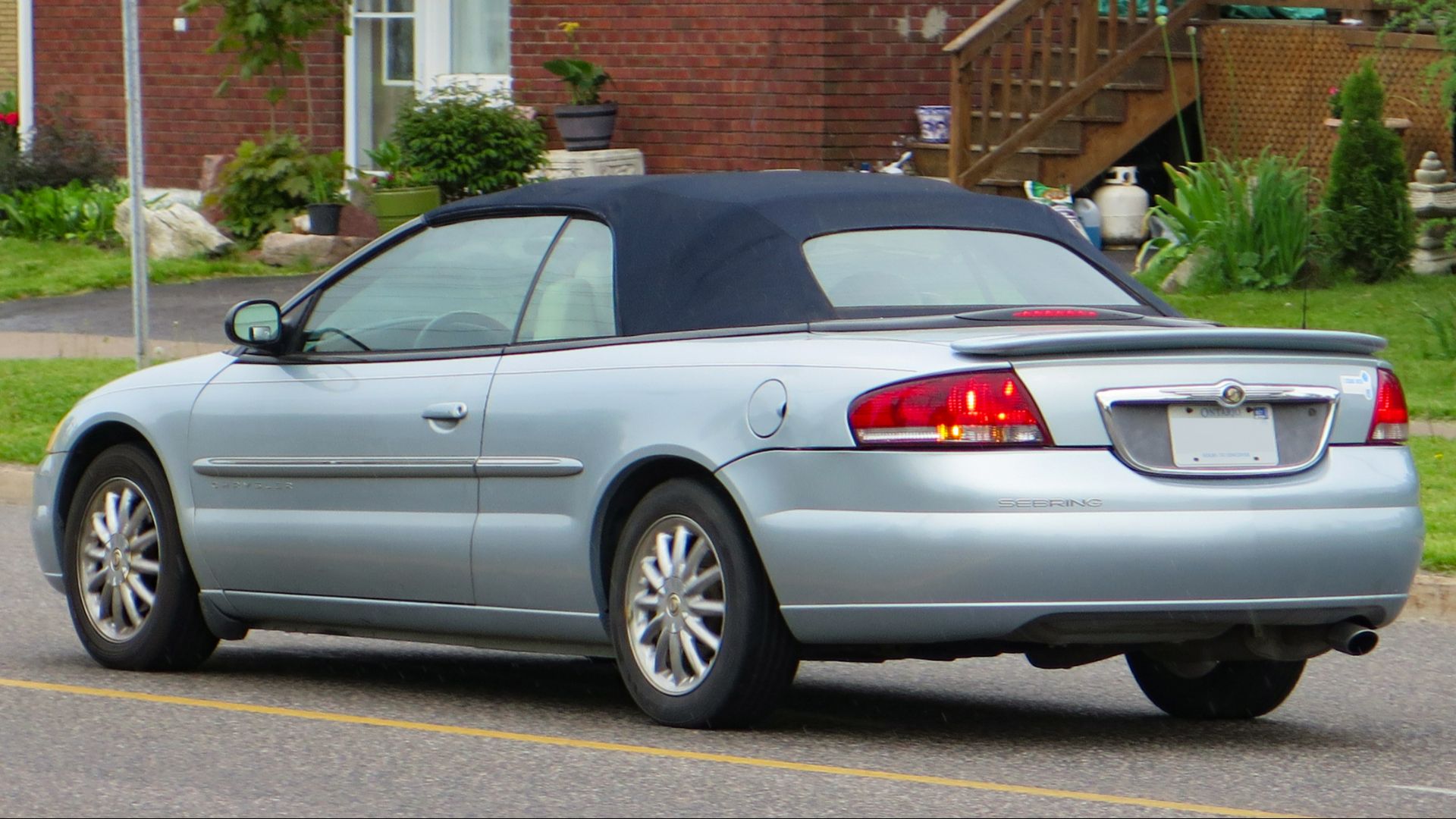 File:2001 Chrysler Sebring Limited Convertible in Sterling Blue Satin Glow, rear left, 2024-05-27.jpg