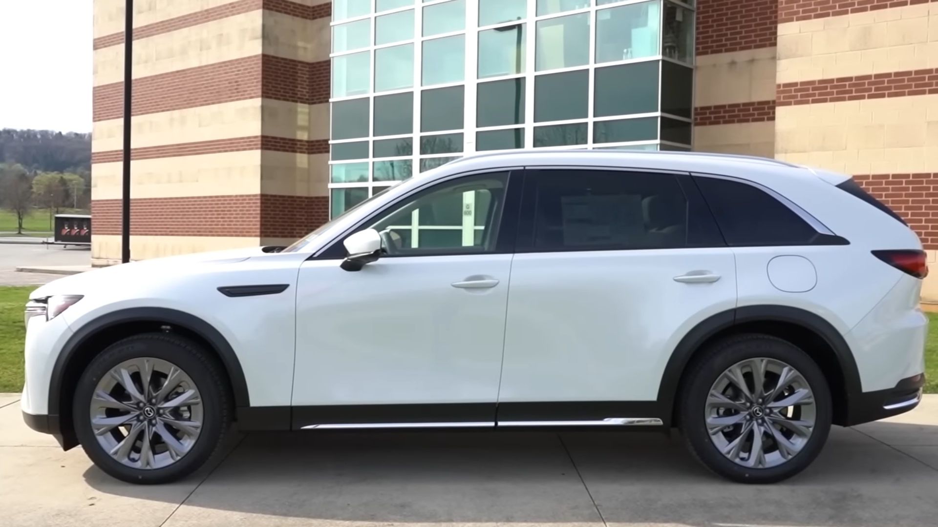 File:Mazda cx 90 '23.jpg