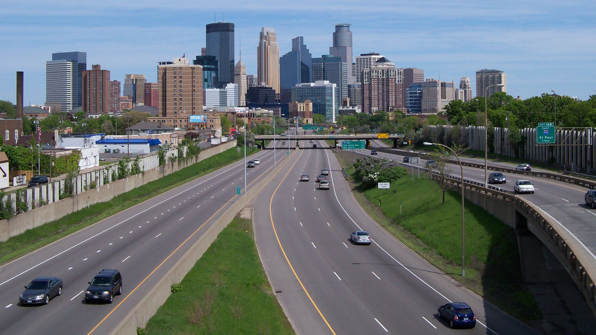 File:I-35W and Minneapolis skyline 5.jpg