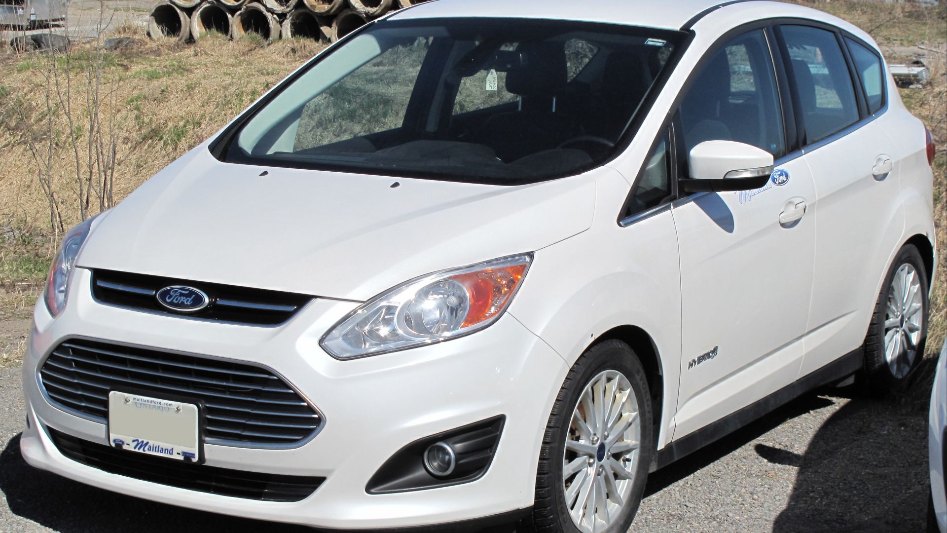 File:2016 Ford C-Max SEL in White Platinum, Front Left, 05-08-2022.jpg