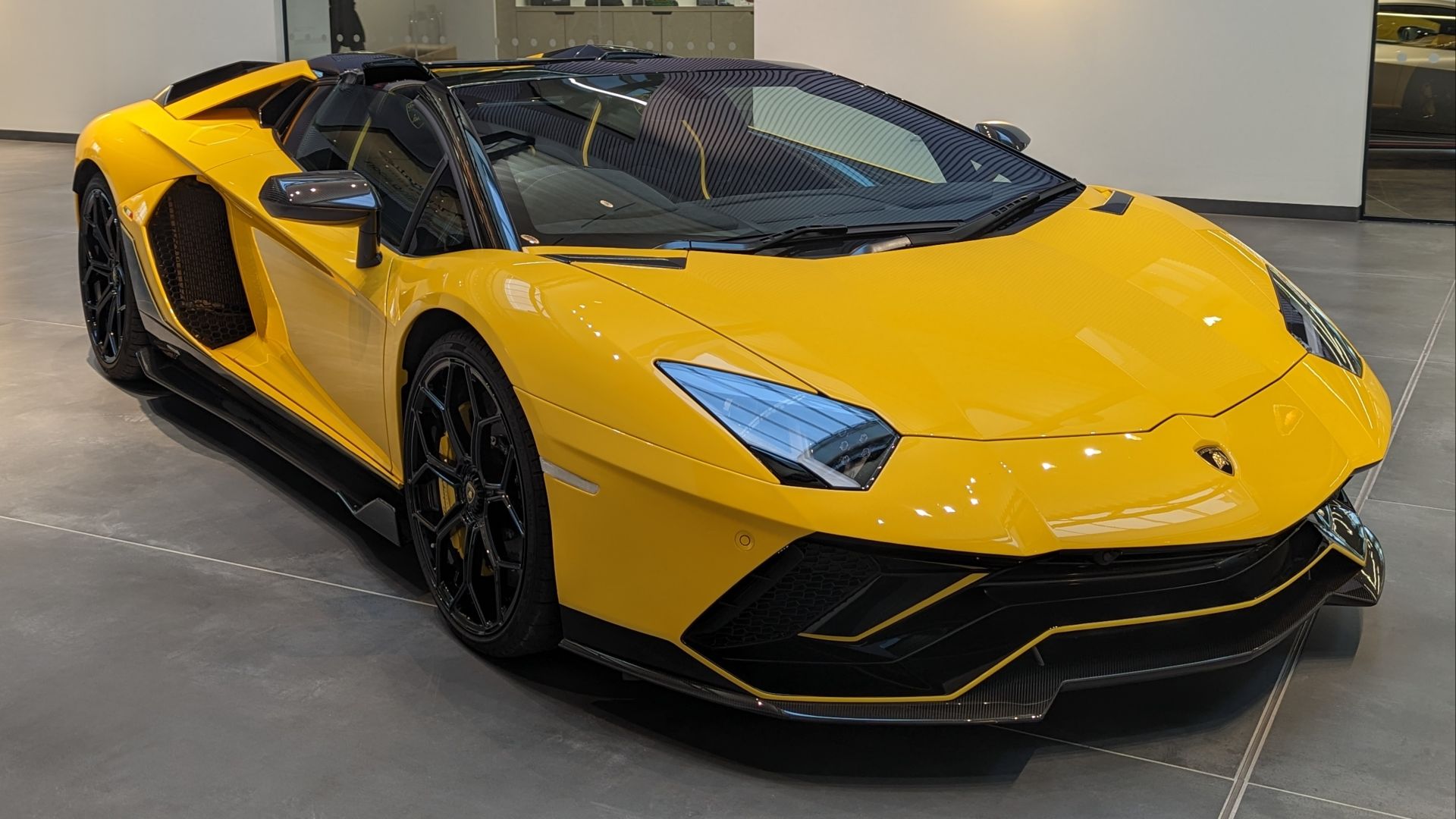 File:2023 Lamborghini Aventador Ultimae.jpg