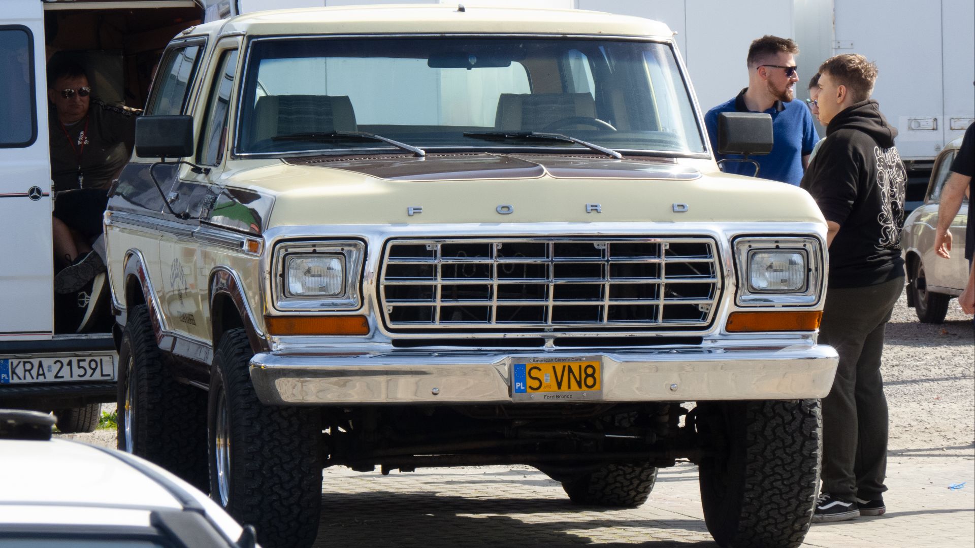 File:Ford Bronco front view captured in Poland.jpg