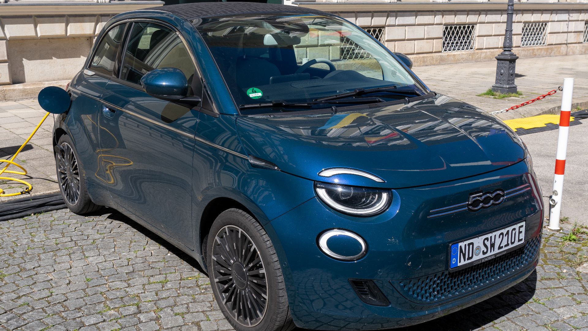 File:Fiat 500e in München.jpg