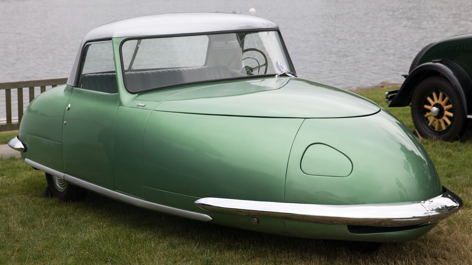 File:1948 Davis Divan in Greenwich, front right.jpg