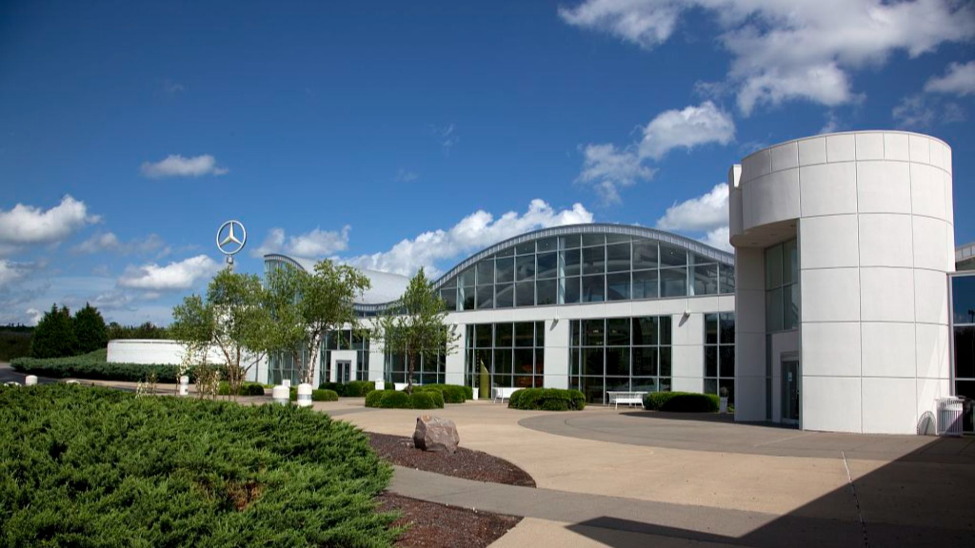 File:Mercedes Benz US International 01.jpg