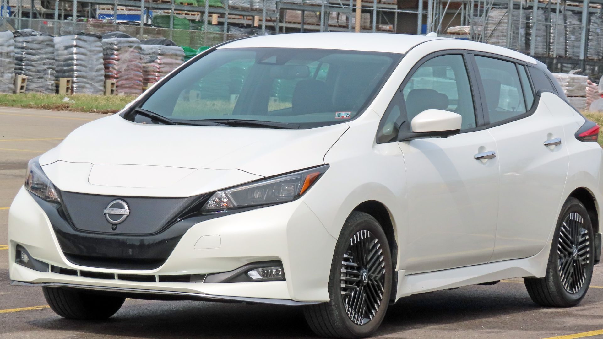 File:2024 Nissan Leaf SV PLUS, front left.jpg