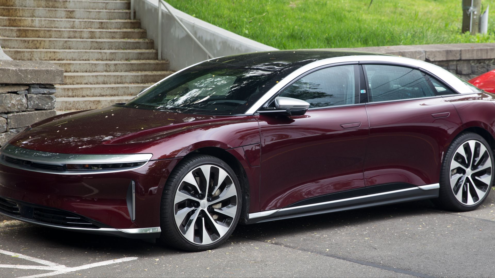 File:2022 Lucid Air Grand Touring in Zenith Red, front left.jpg
