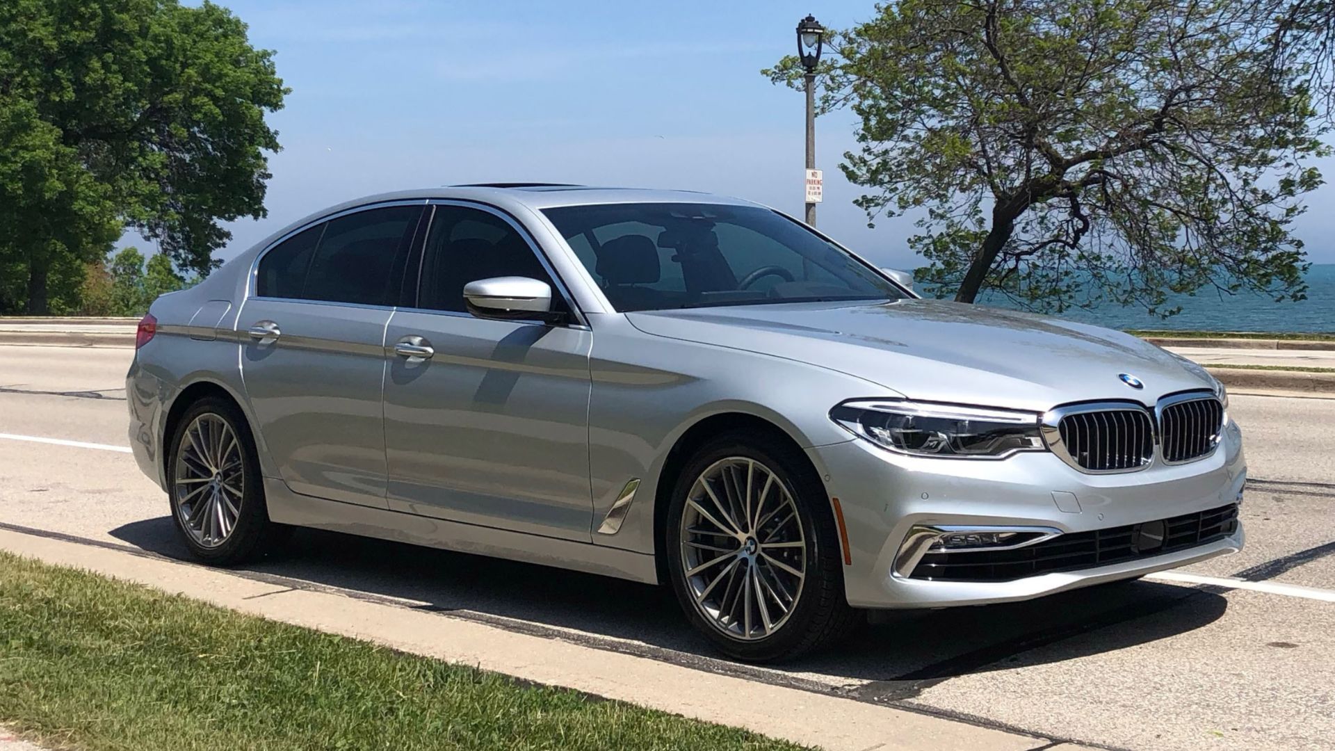 File:2018 BMW 540i Xdrive cropped.jpg