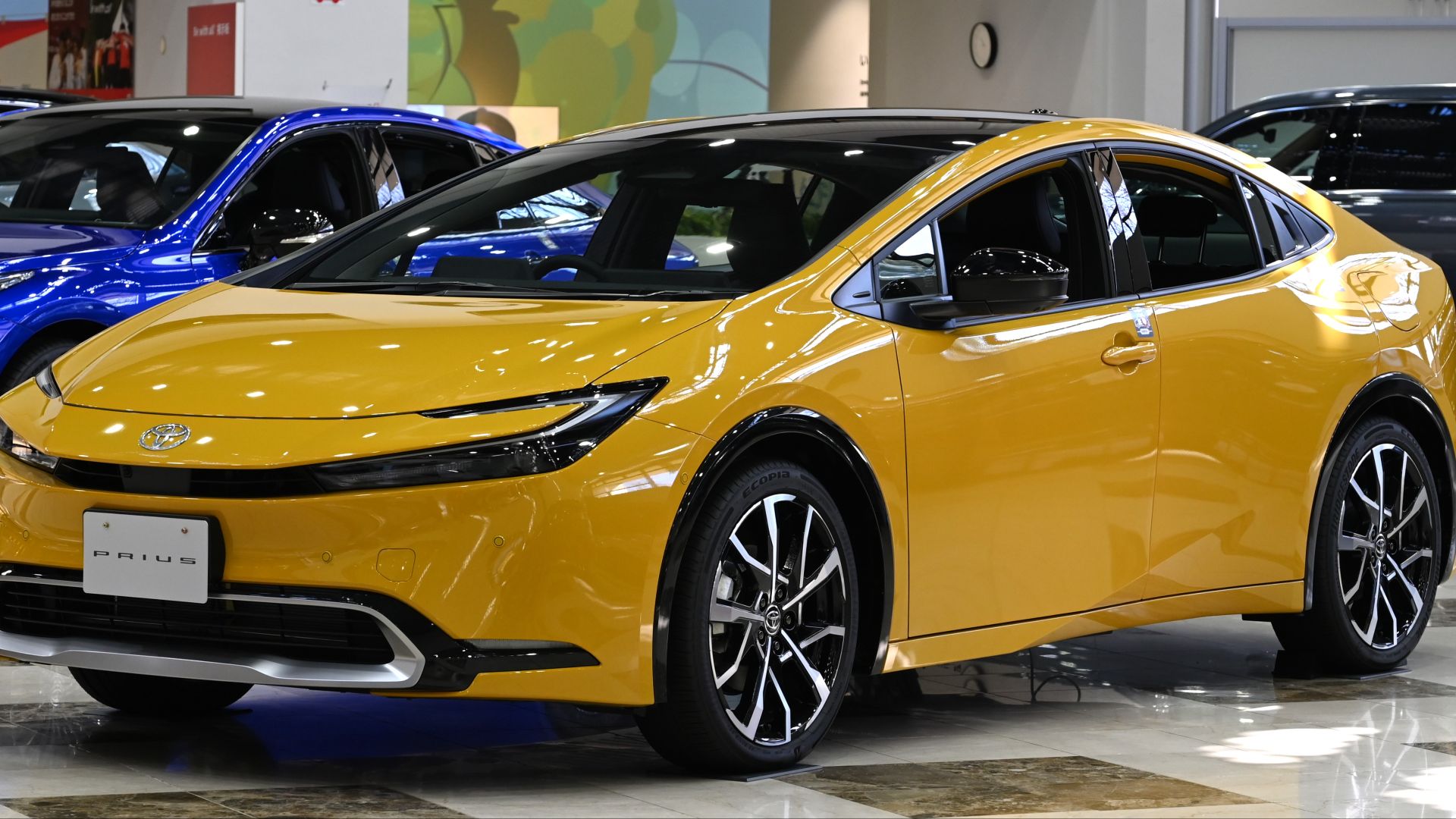 File:2023 Toyota Prius Z PHEV.jpg