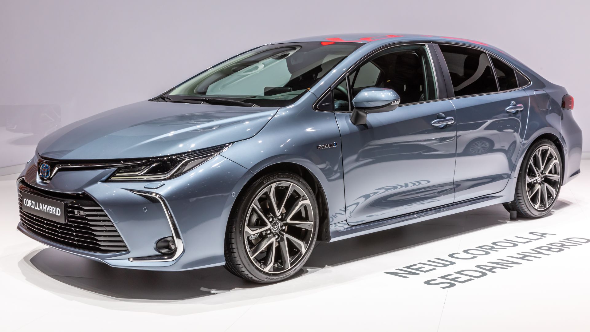 File:Toyota Corolla Hybrid Sedan, GIMS 2019, Le Grand-Saconnex (GIMS1338).jpg