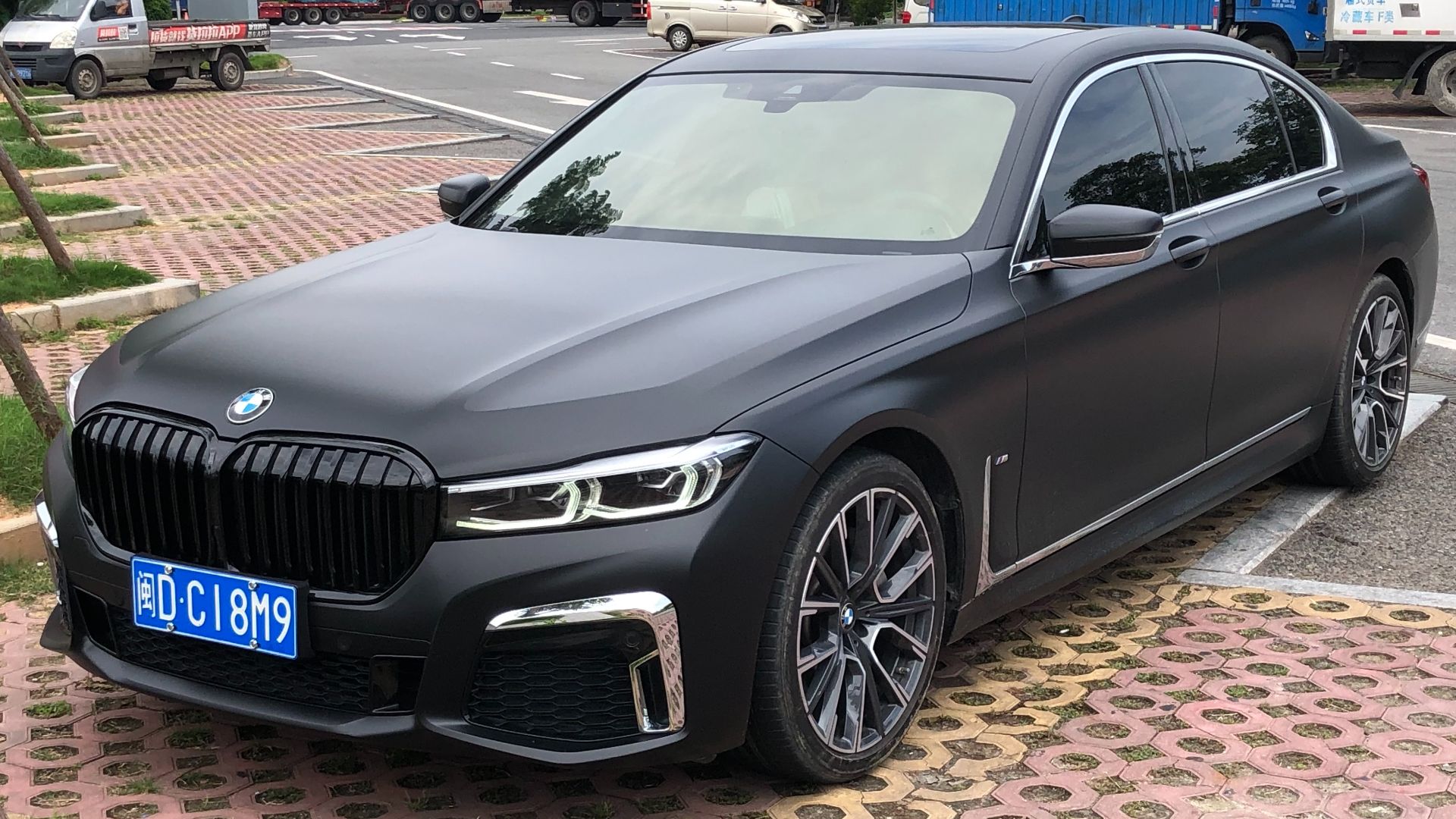 File:BMW 7-Series G12 Li Facelift Quanzhou 01 2022-06-01.jpg
