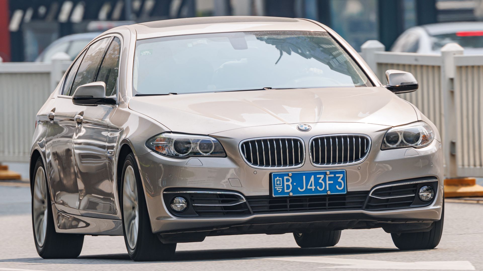 File:BMW 5 SERIES LWB SEDAN (F18) China (3).jpg