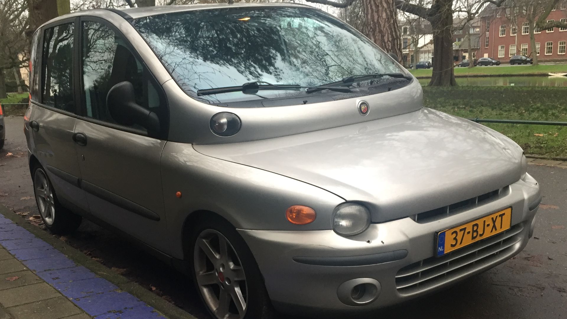 File:Fiat Multipla 1.9 JTD Van, 37-BJ-XT (50761887492).jpg