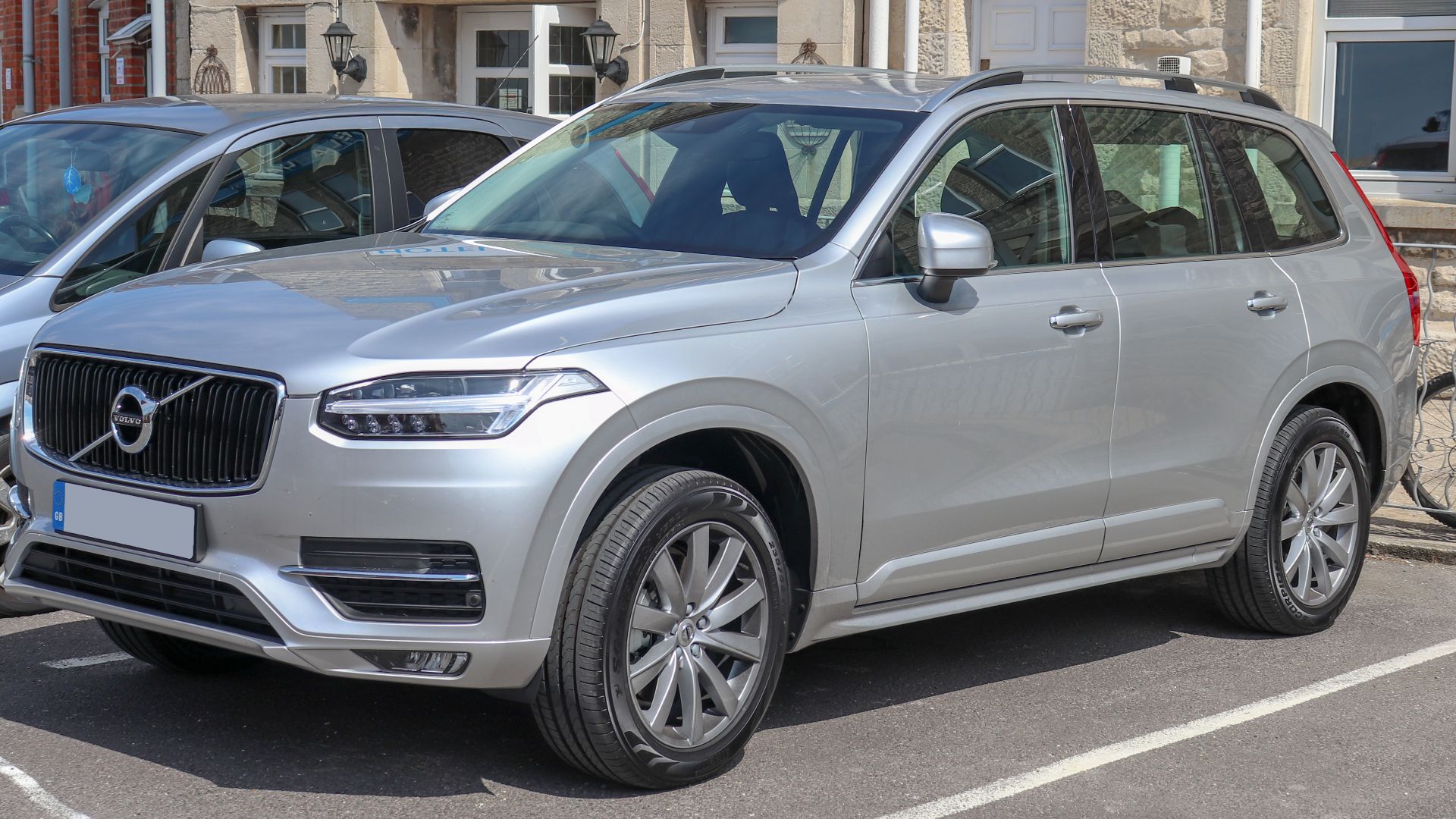 File:2018 Volvo XC90 2.0.jpg
