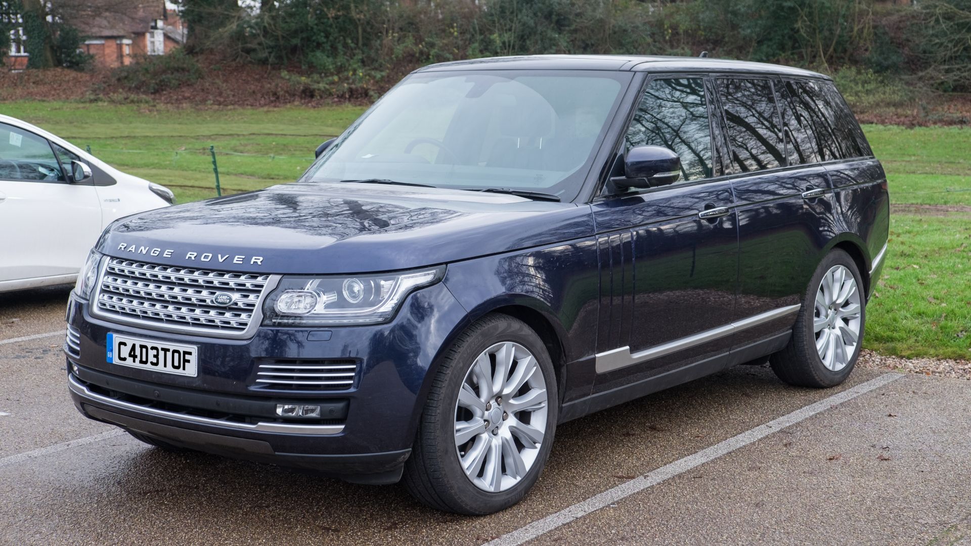 File:Land Rover Range Rover Autobiography 2016.jpg