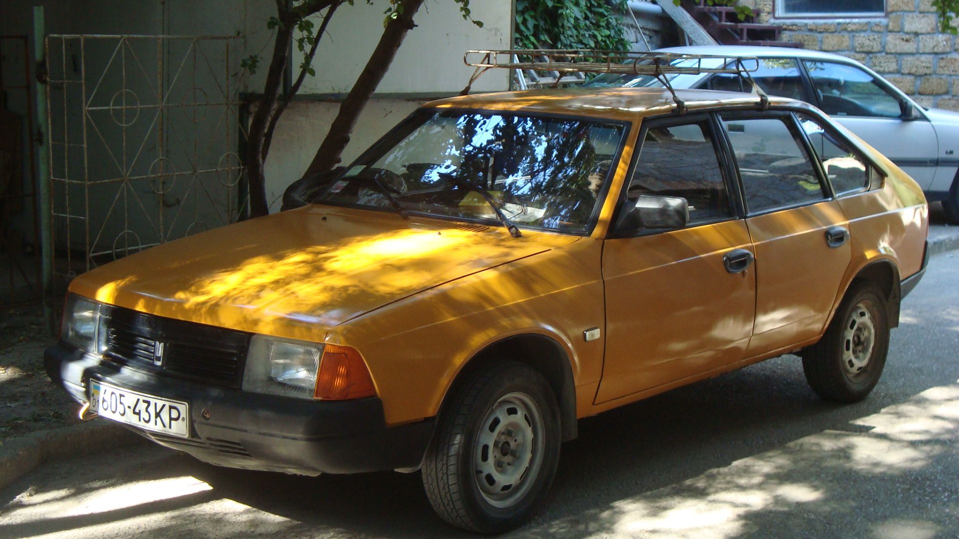 File:Moskvich (AZLK-2141, ALEKO-2141).jpg