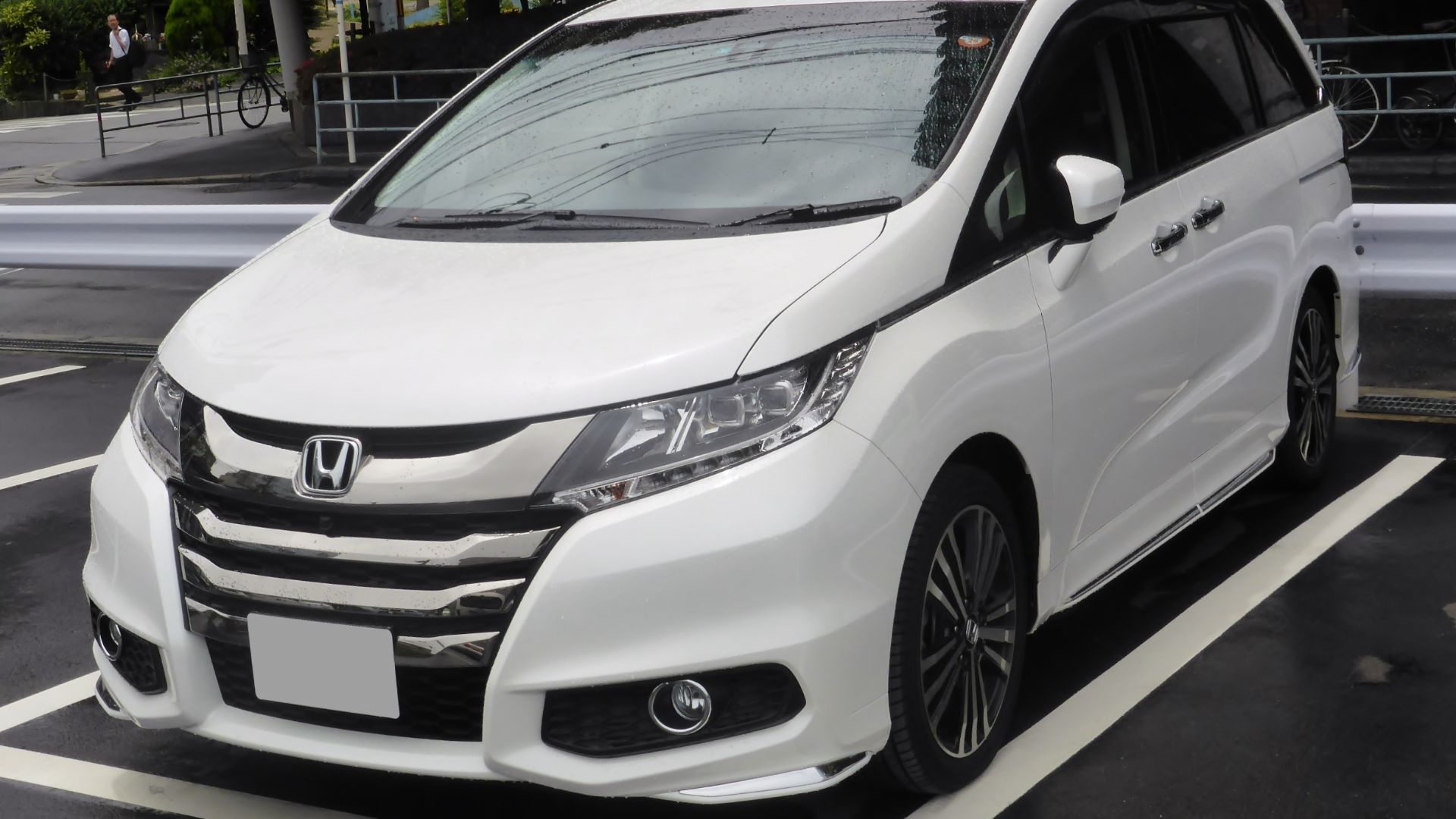 File:Honda ODYSSEY ABSOLUTE EX (RC1) front.jpg