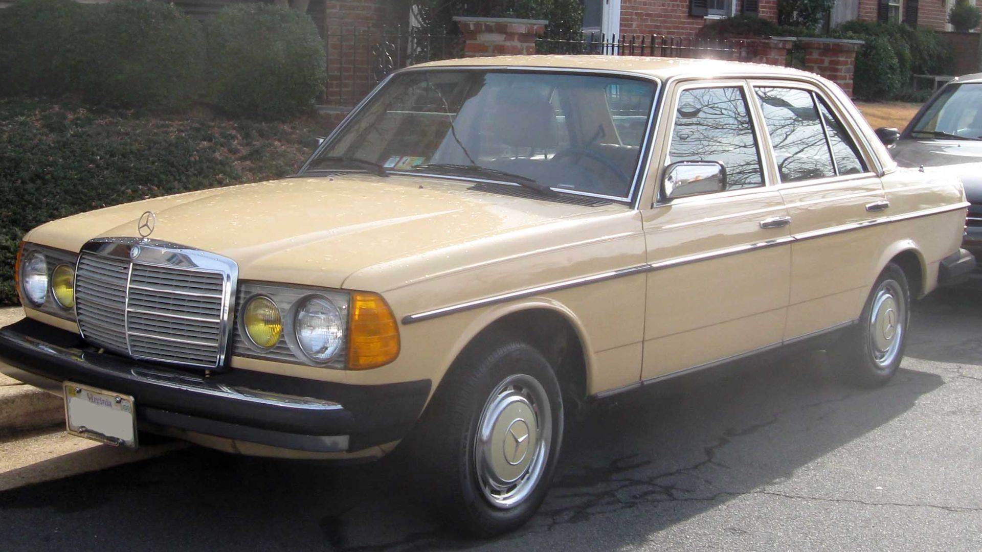 File:Mercedes-Benz W123 .jpg