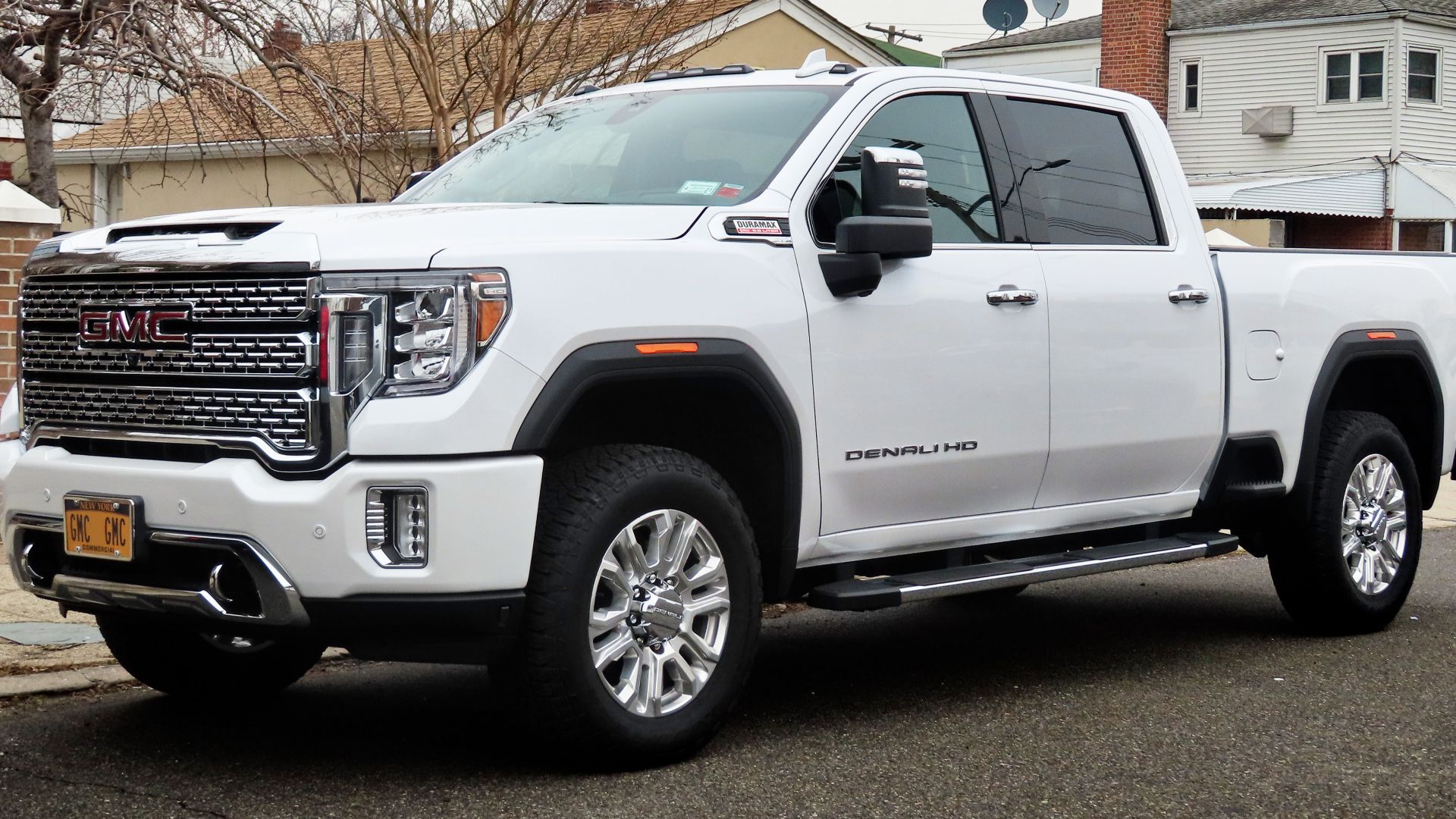 File:2020 GMC Sierra 2500 Denali HD, Duramax 6.6L, front 2.1.20.jpg