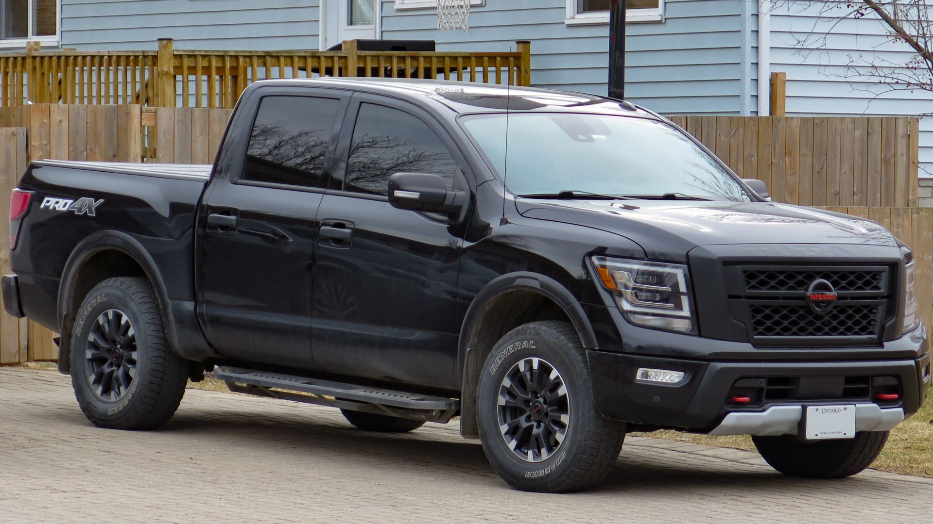 File:2021 Nissan Titan Crew Cab PRO-4X in Super Black, Front Right, 2024-03-08.jpg