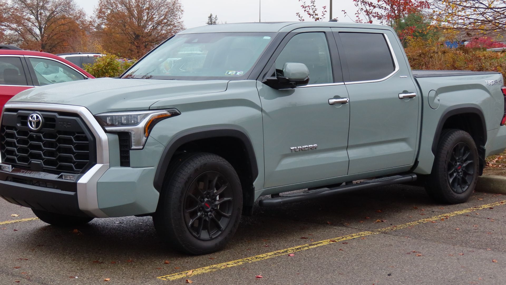 File:2022 Toyota Tundra Limited CrewMax Short Bed 4x4 with TRD Off-Road Package, front left, 11-01-2022.jpg