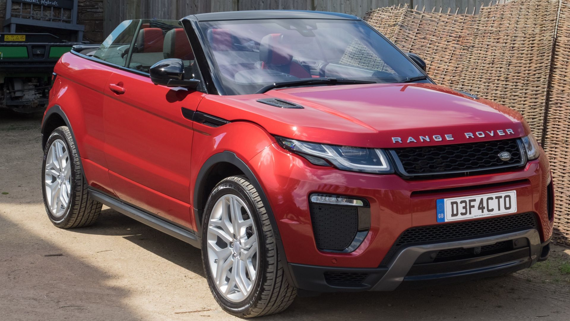 File:Land Rover Range Rover Evoque Convertible 2016 - front three-quarter.jpg