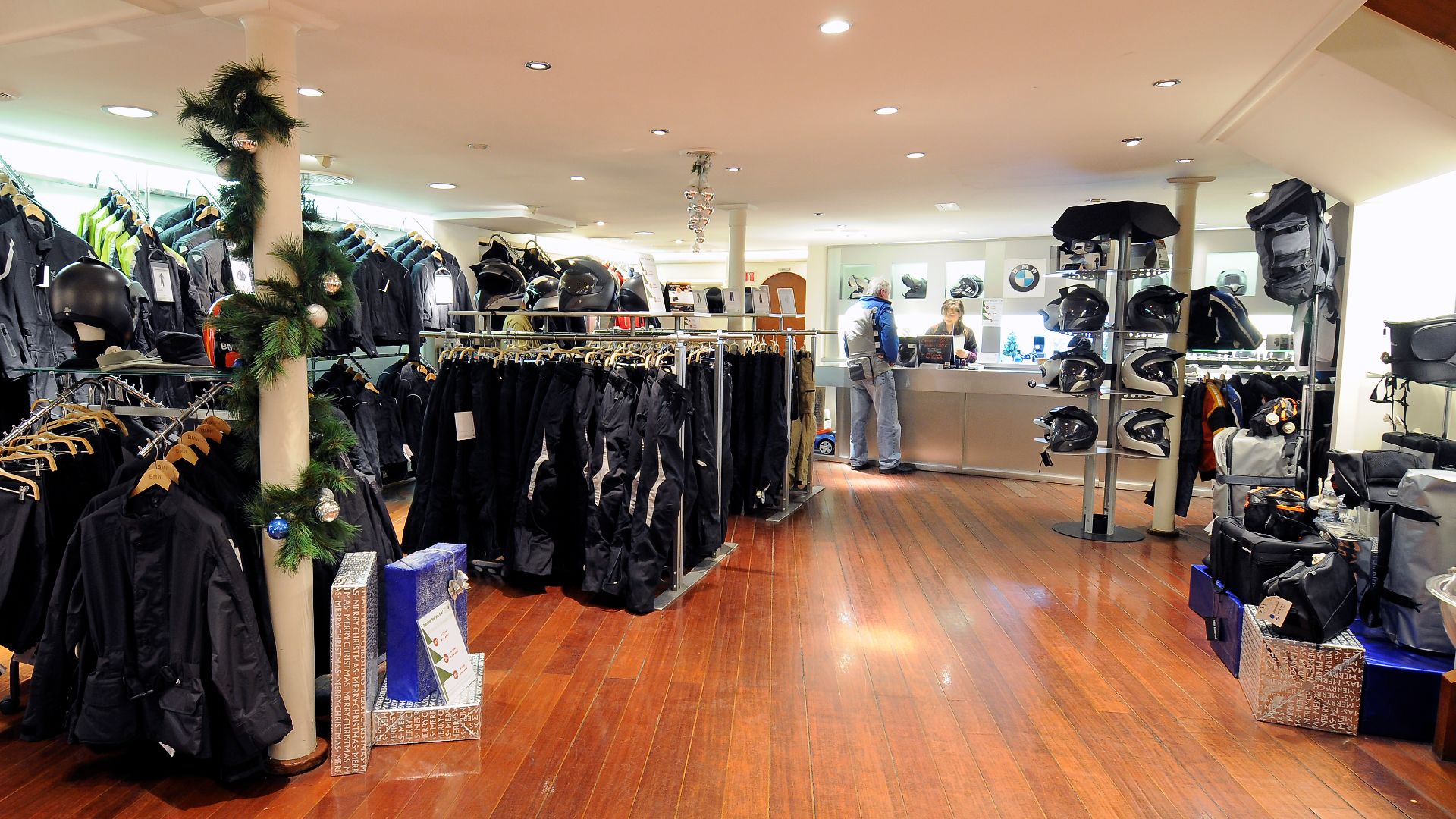 File:Equipement du pilote BMW Motorrad Etoile.jpg