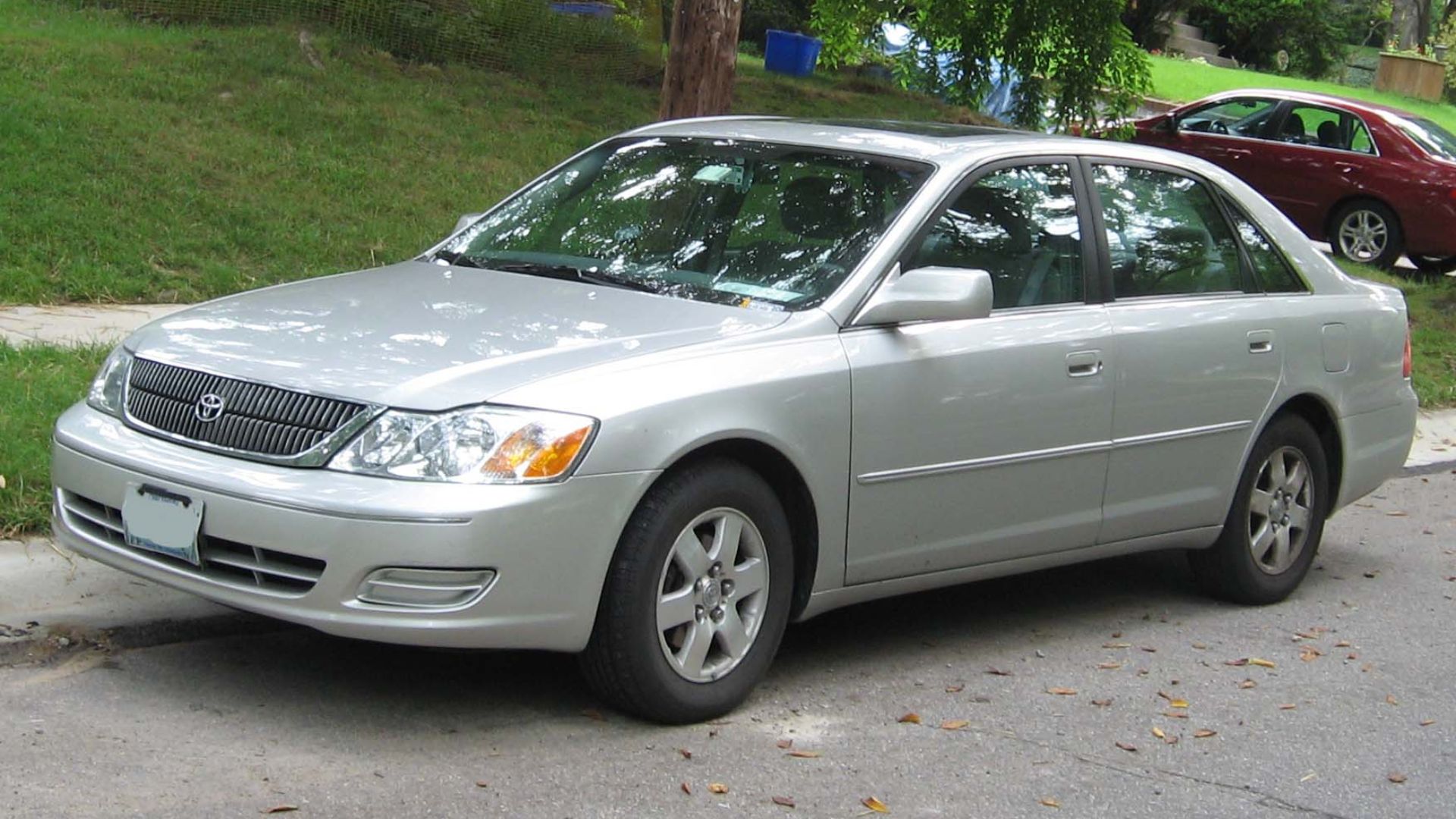 File:2000-2002 Toyota Avalon.jpg