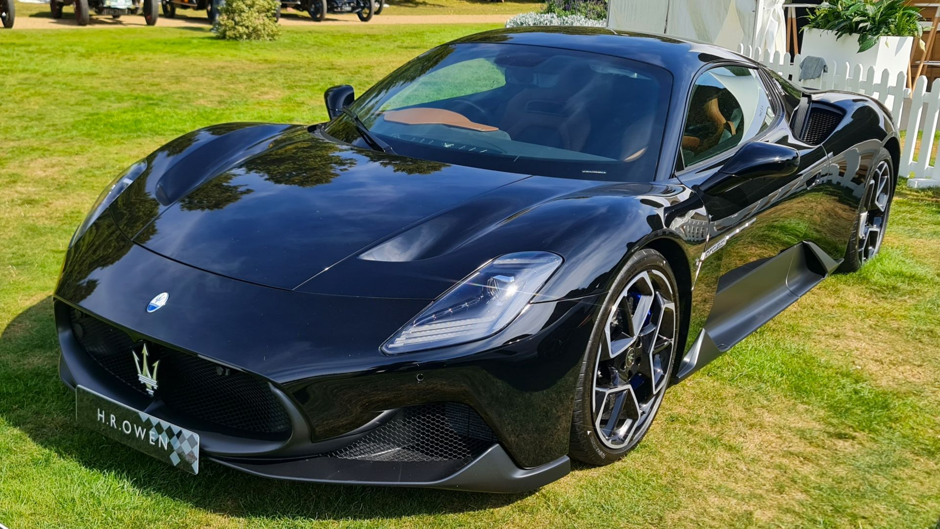 File:2023 Maserati MC20 Black HCC23.jpg