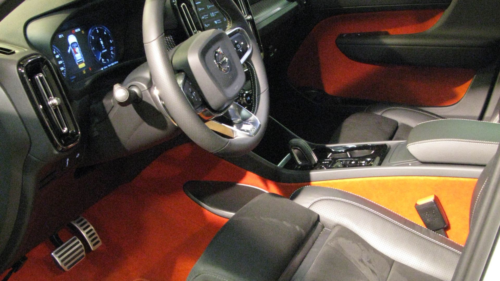 File:2018 Volvo XC40 8.jpg