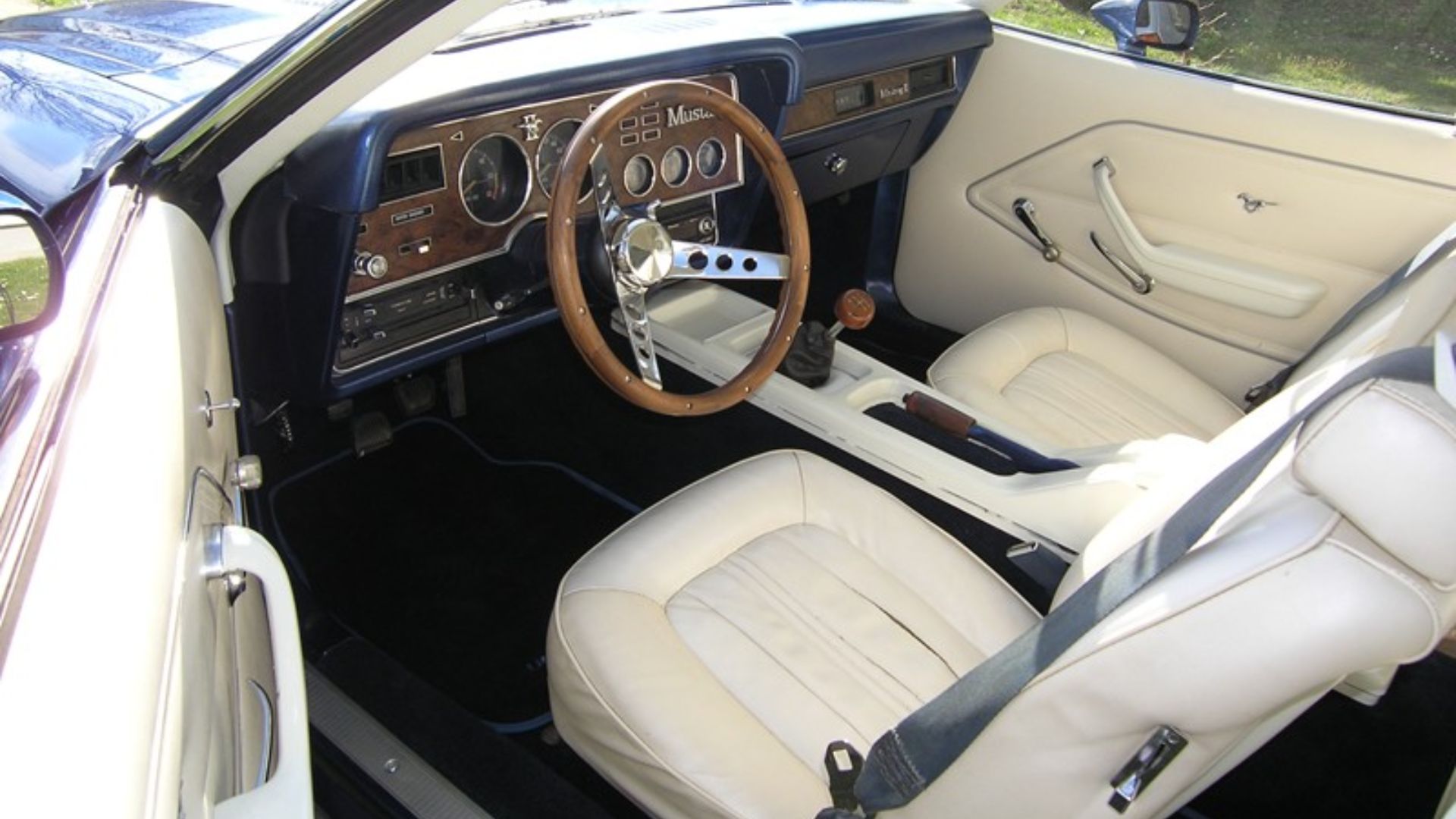 File:MustangII interior.jpg