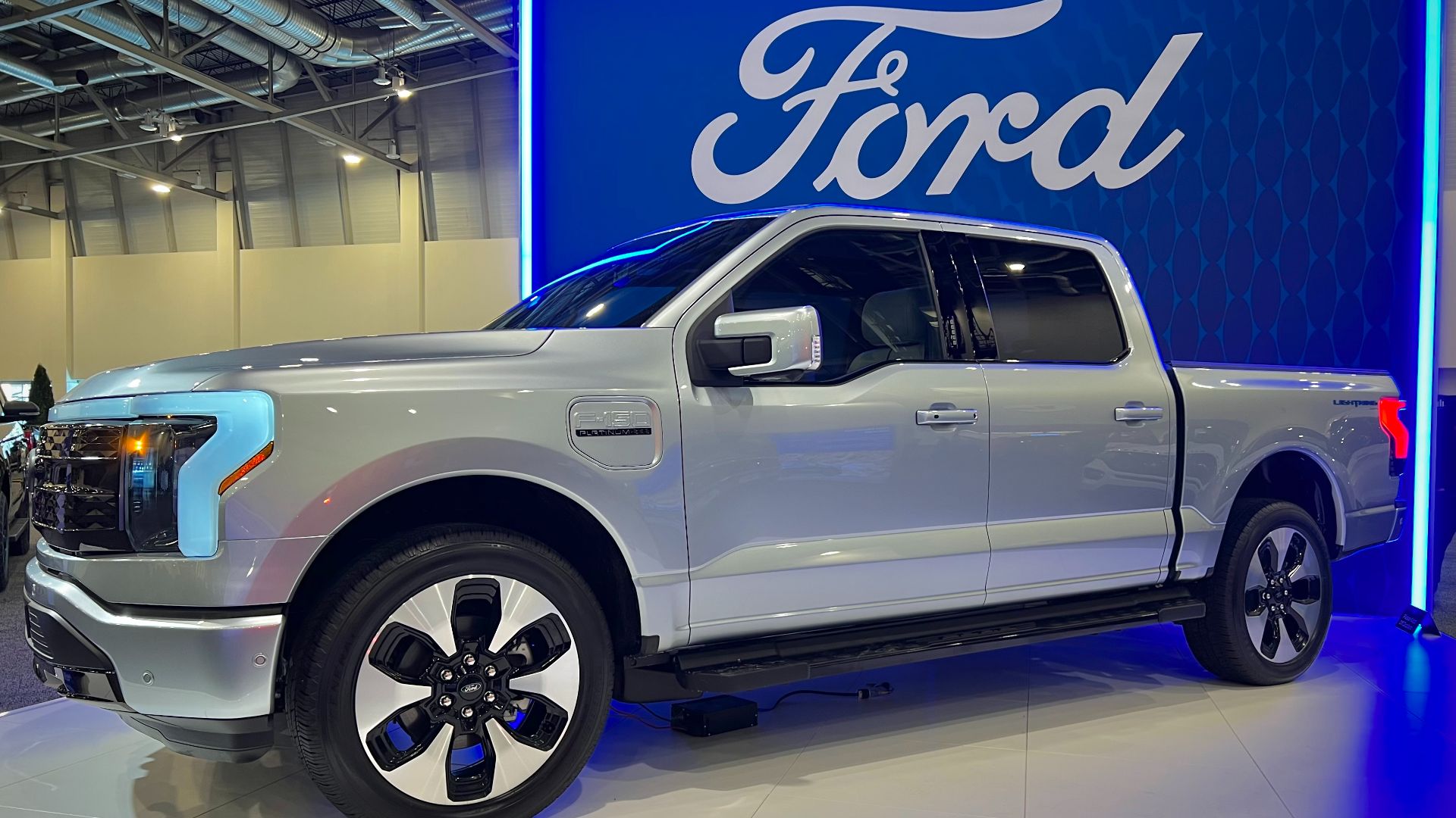 File:2023 Ford F-150 Lightning.jpg