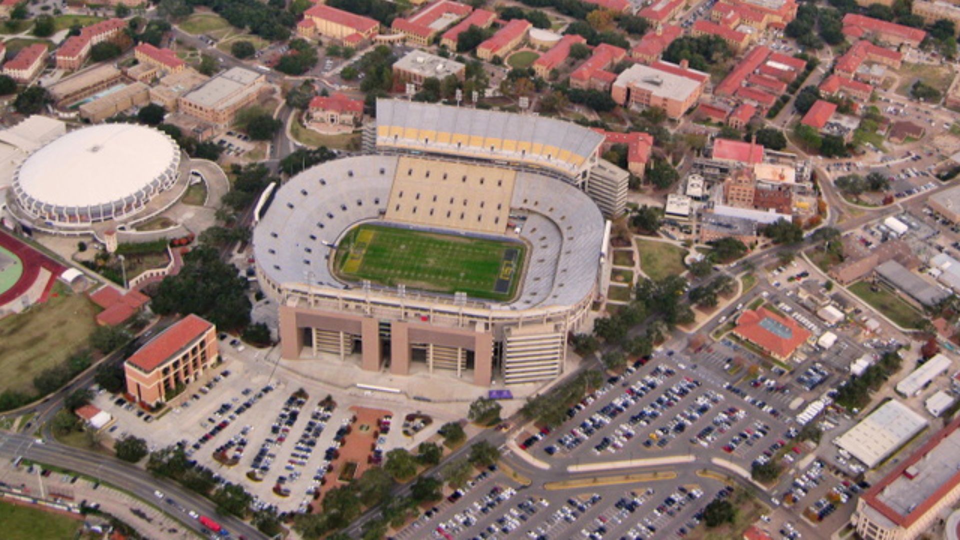 File:Louisiana State University (aerial view).jpg