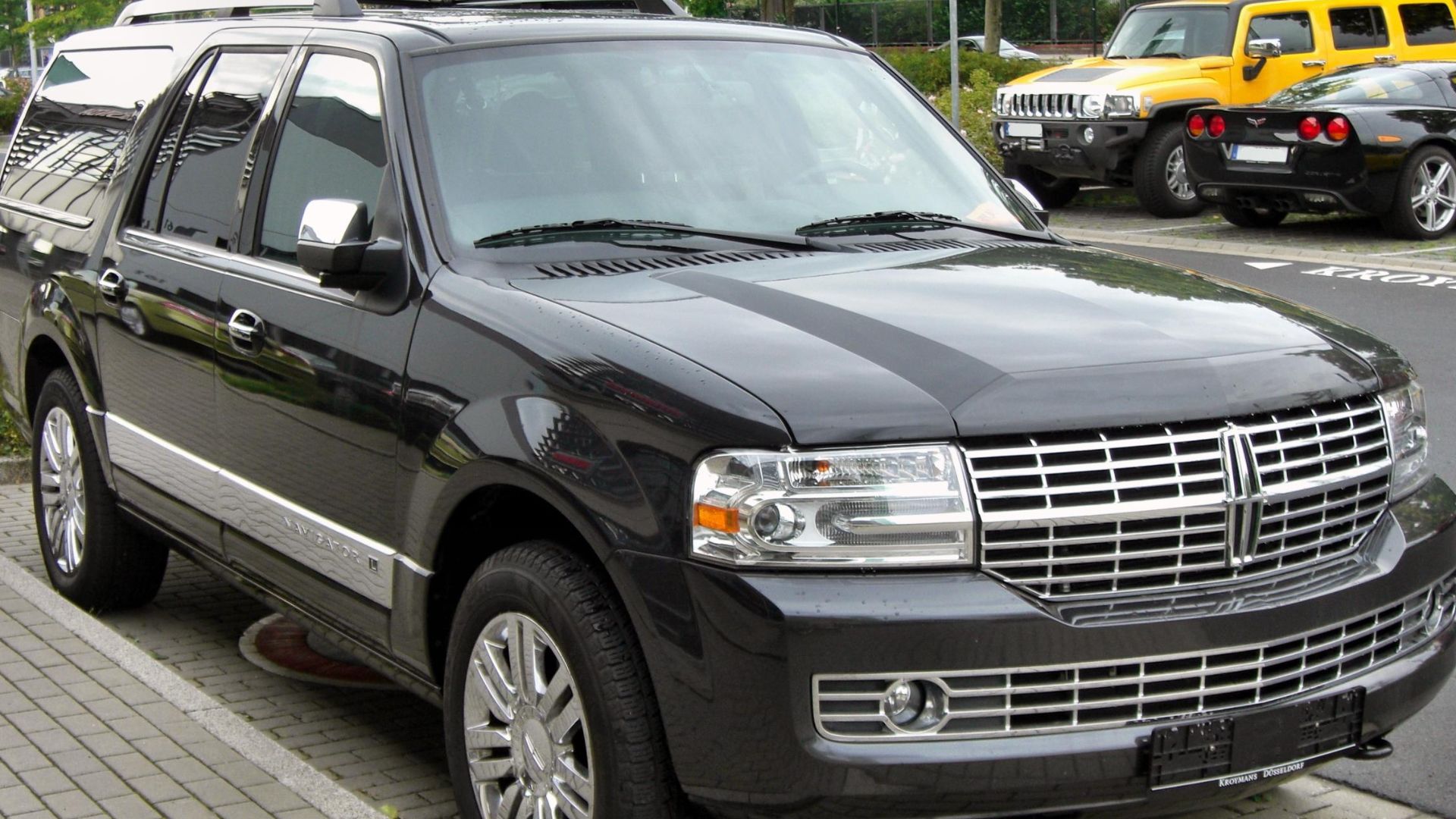 File:Lincoln Navigator front.JPG