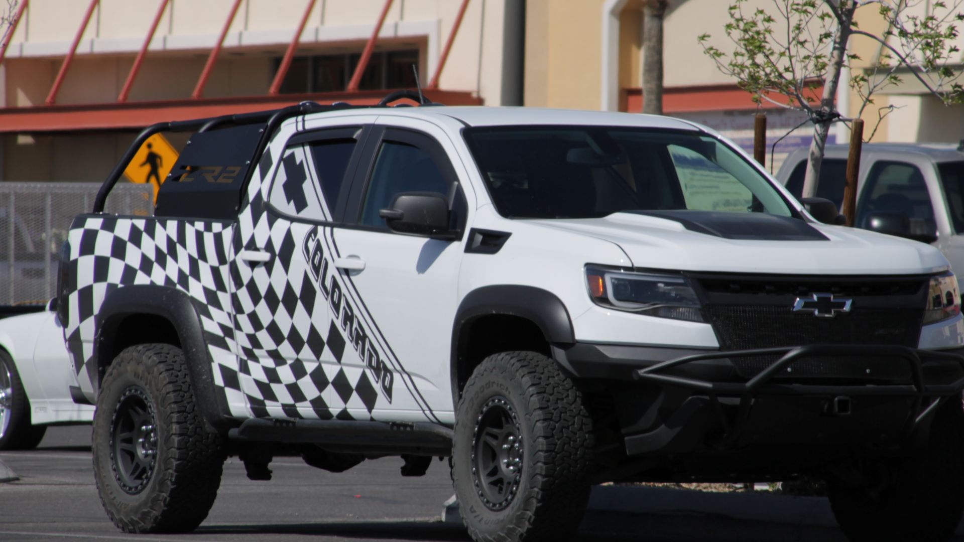 File:White Checkered 2017-20 Chevrolet Colorado ZR2 in Las Vegas.jpg