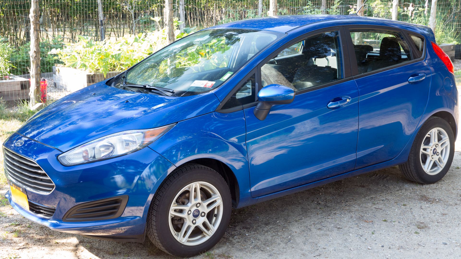 File:2018 Ford Fiesta SE hatchback in Blue, front left.jpg