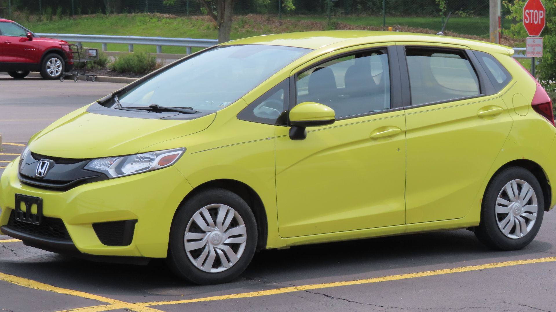 File:2016 Honda Fit LX, front left, 05-19-2023.jpg