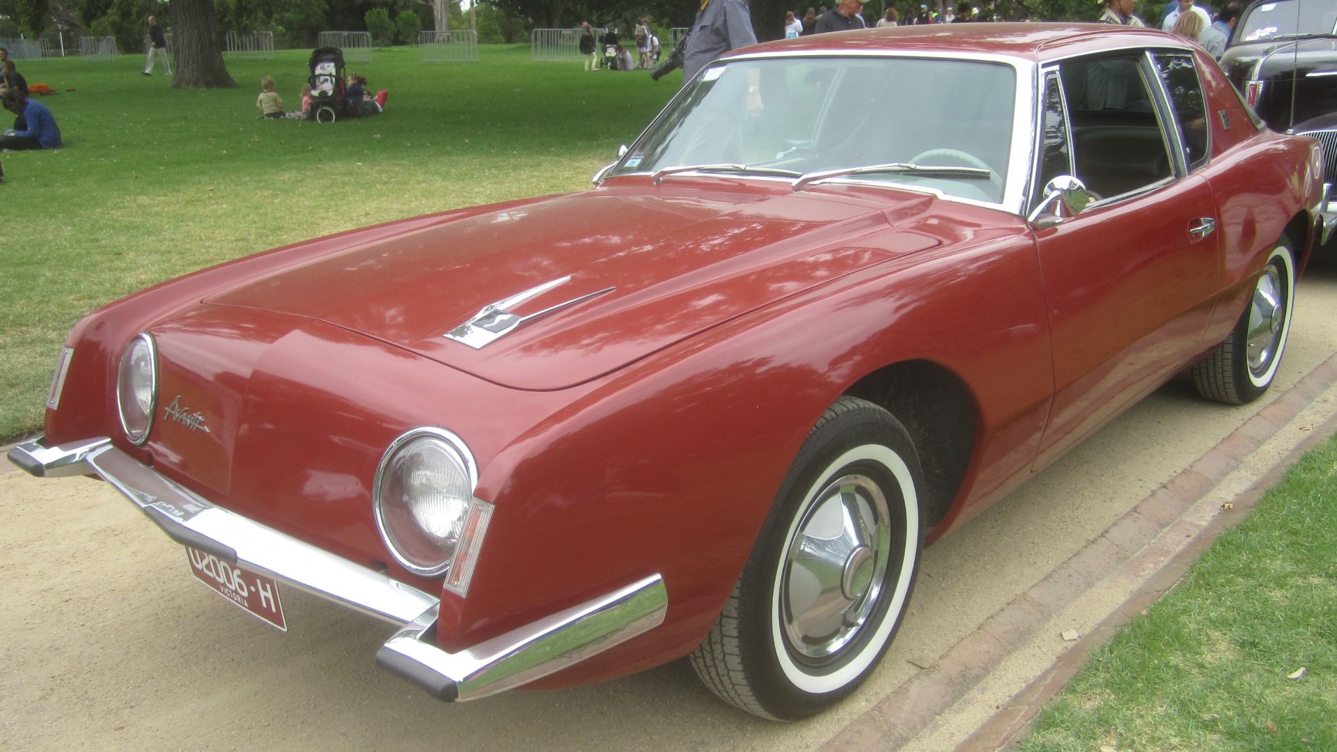 File:1963 Studebaker Avanti Coupe (8452857312).jpg