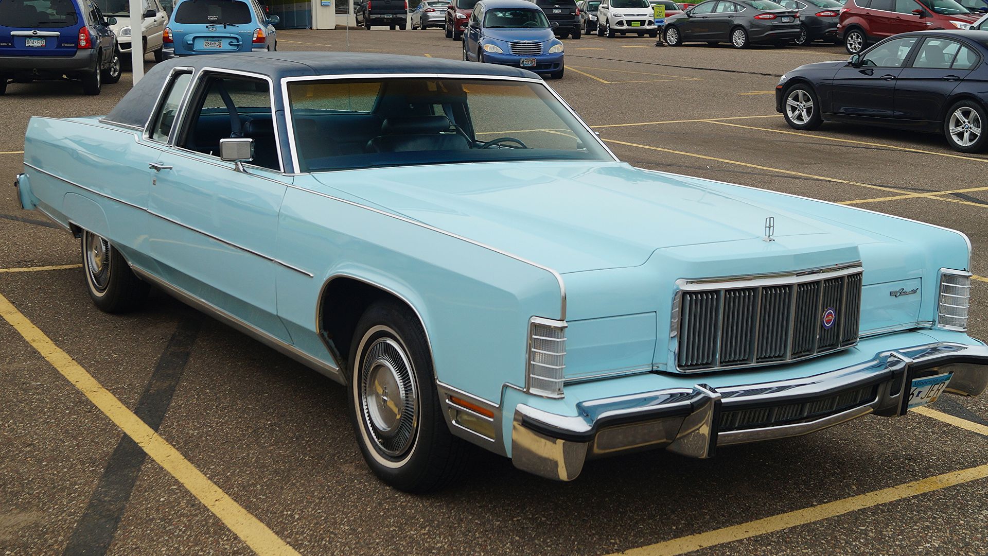 File:1976 Lincoln Continental Town Coupe (27332210625).jpg