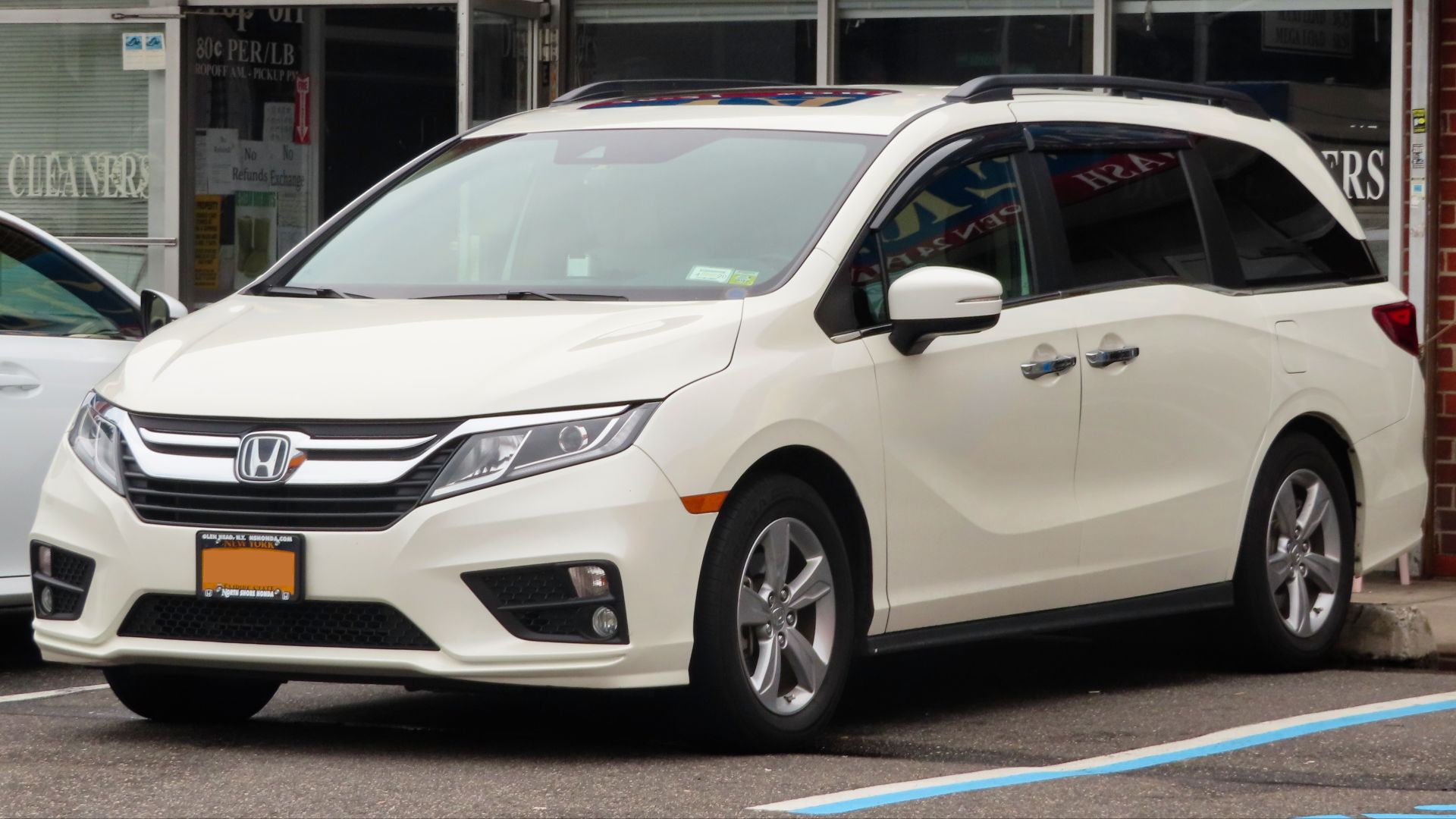 File:2018 Honda Odyssey EX-L 3.5L, front 8.23.19.jpg