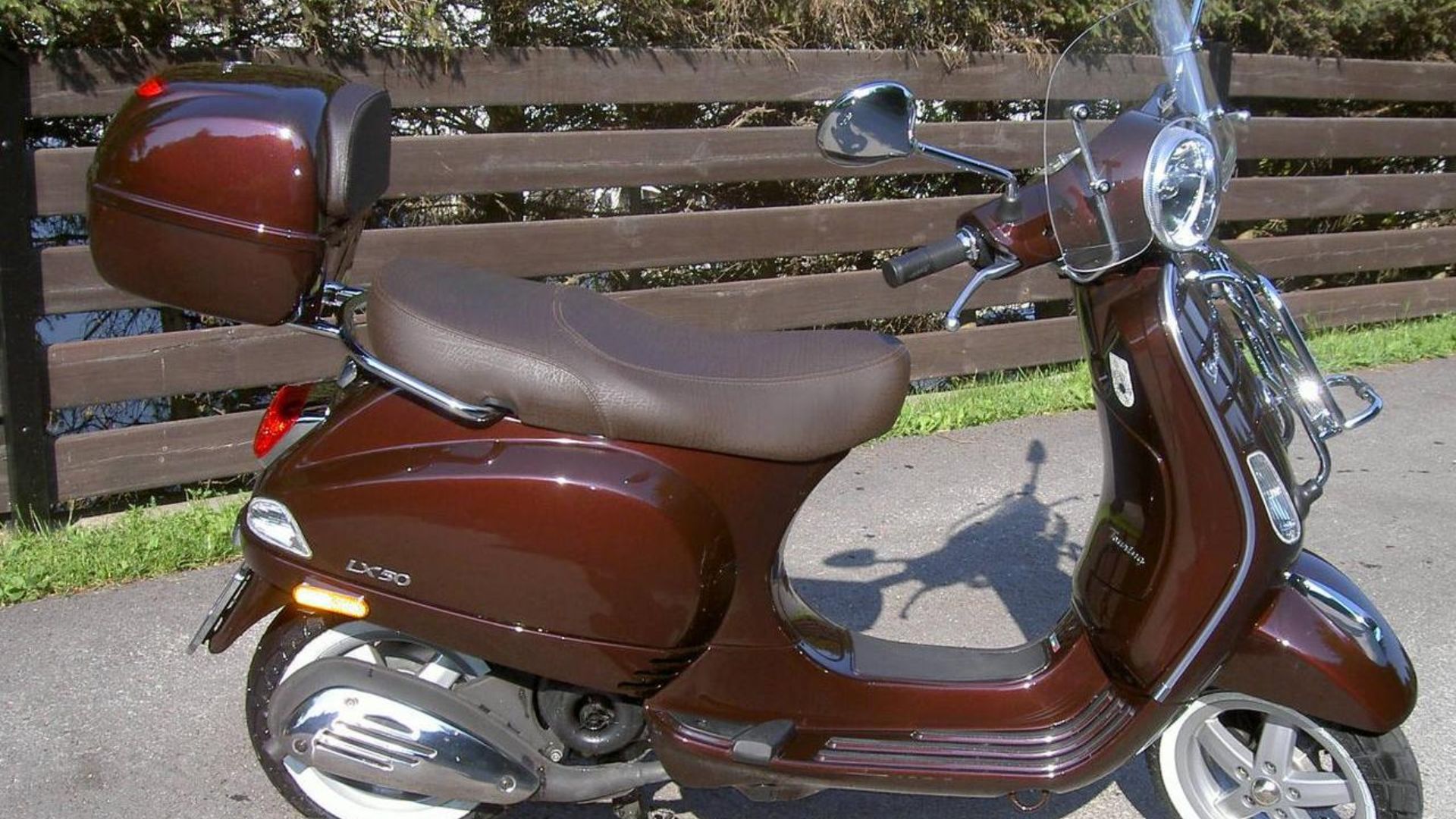 File:Vespa LX 50 touring.jpg