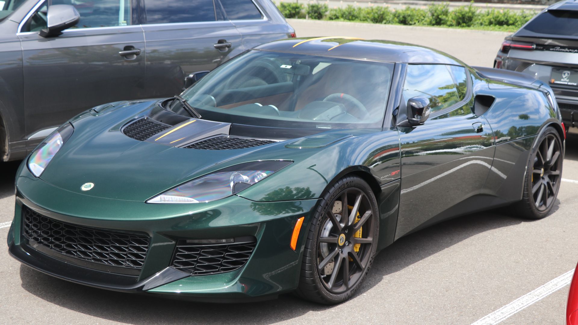 File:2021 Lotus Evora GT British Racing Green Metallic front three quarter.jpg