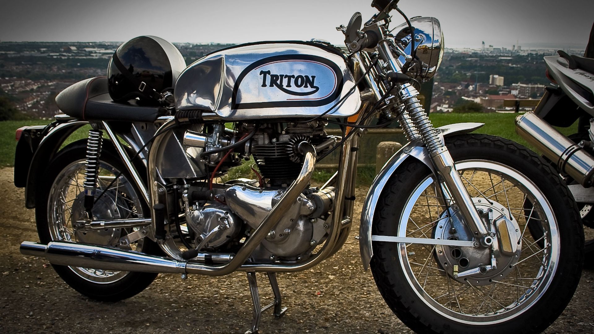 File:Triton Norton-Triumph motorcycle with polished frame and tank.jpg